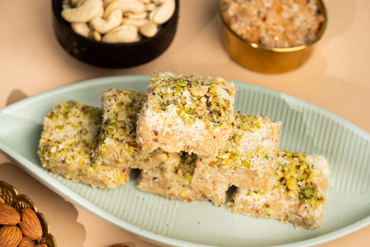 Premium Adadiya Pak – Adad Dal, Nuts & Coconut